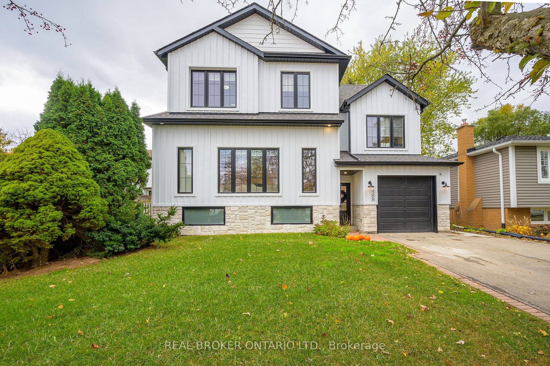 488 Holtby Ave