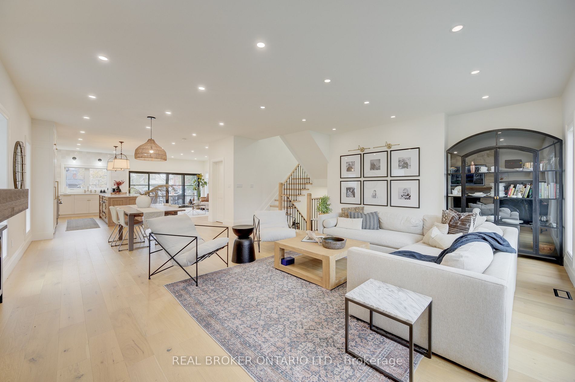 488 Holtby Ave