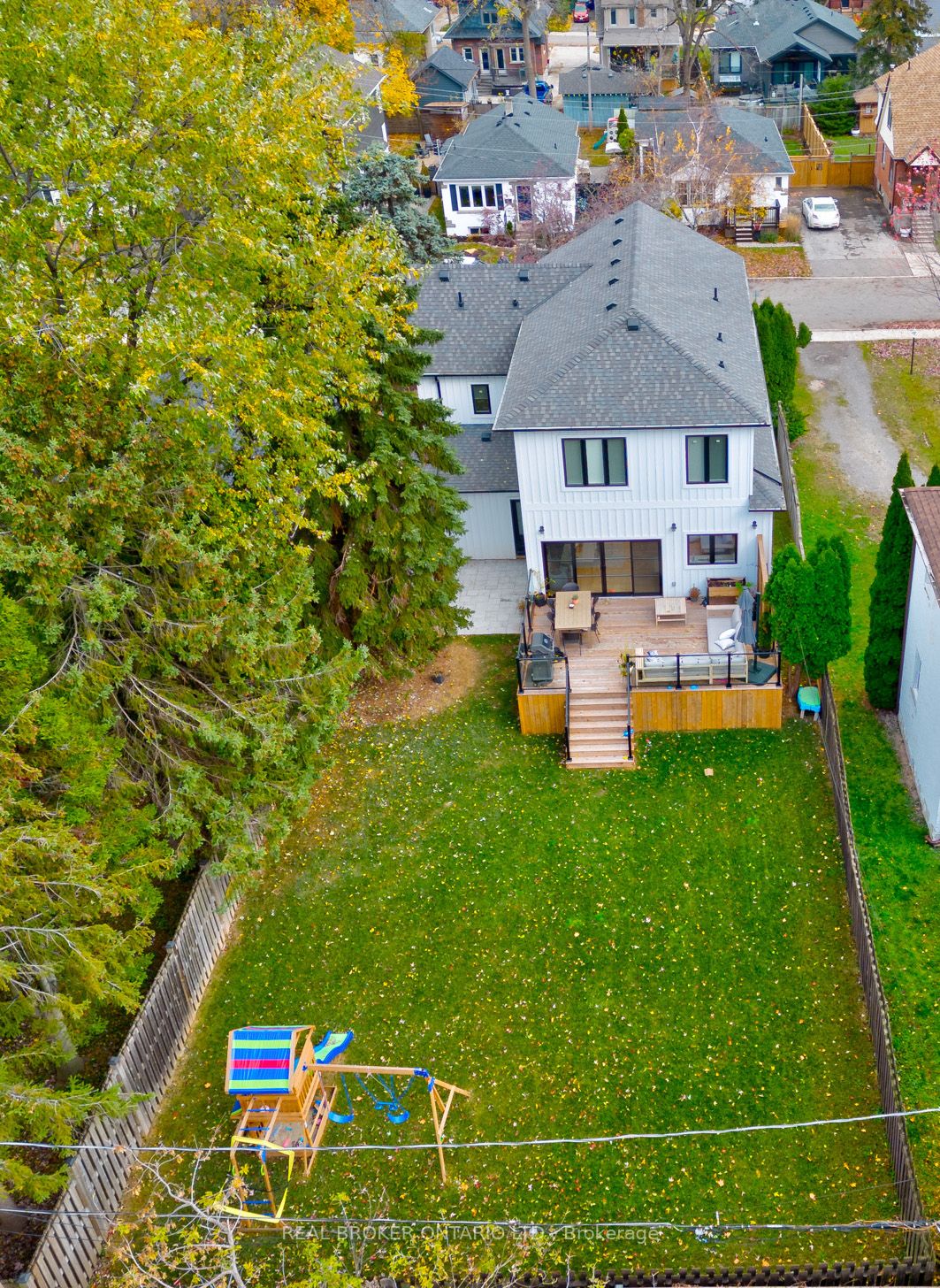488 Holtby Ave
