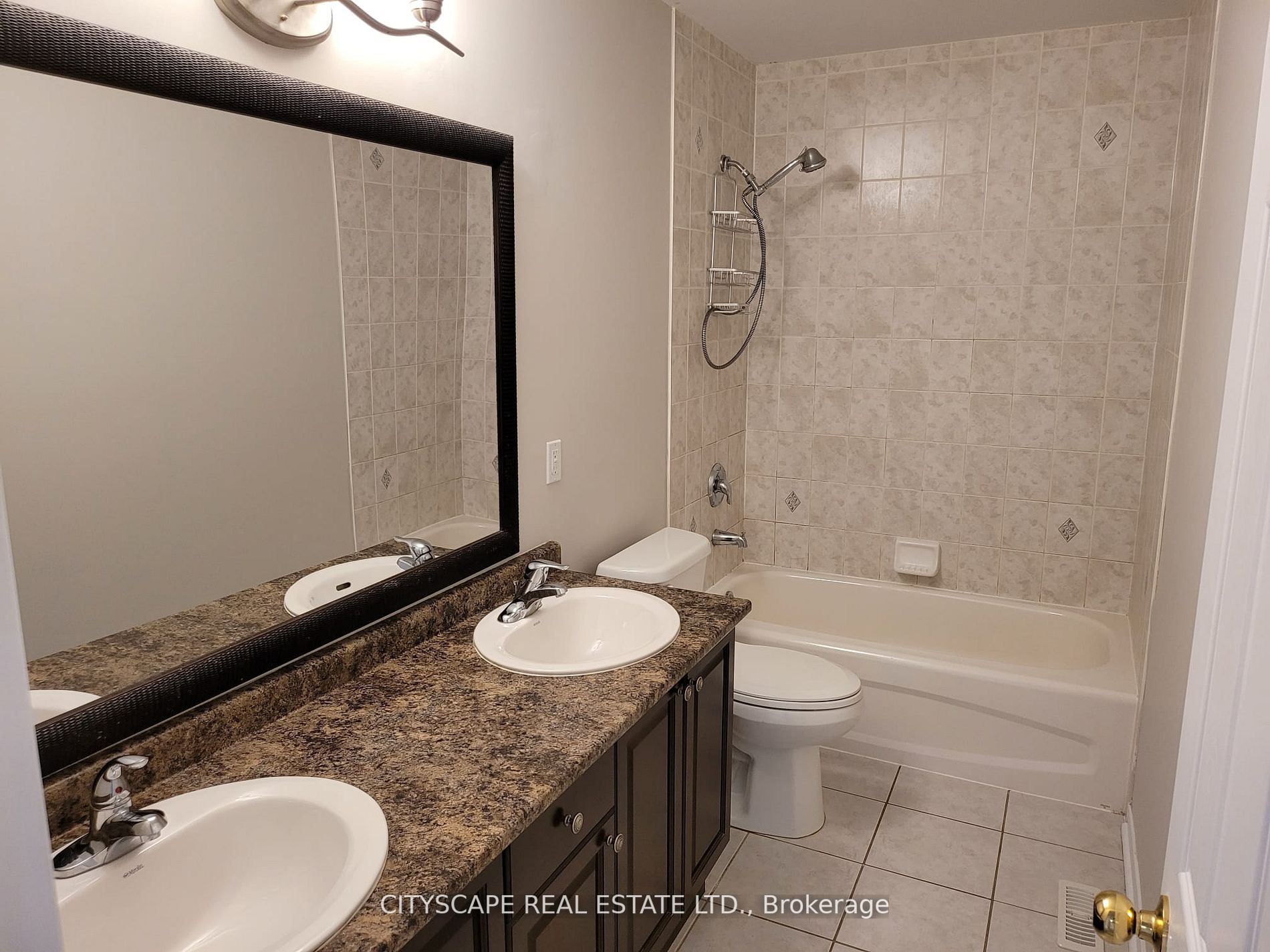1009 Easterbrook Cres