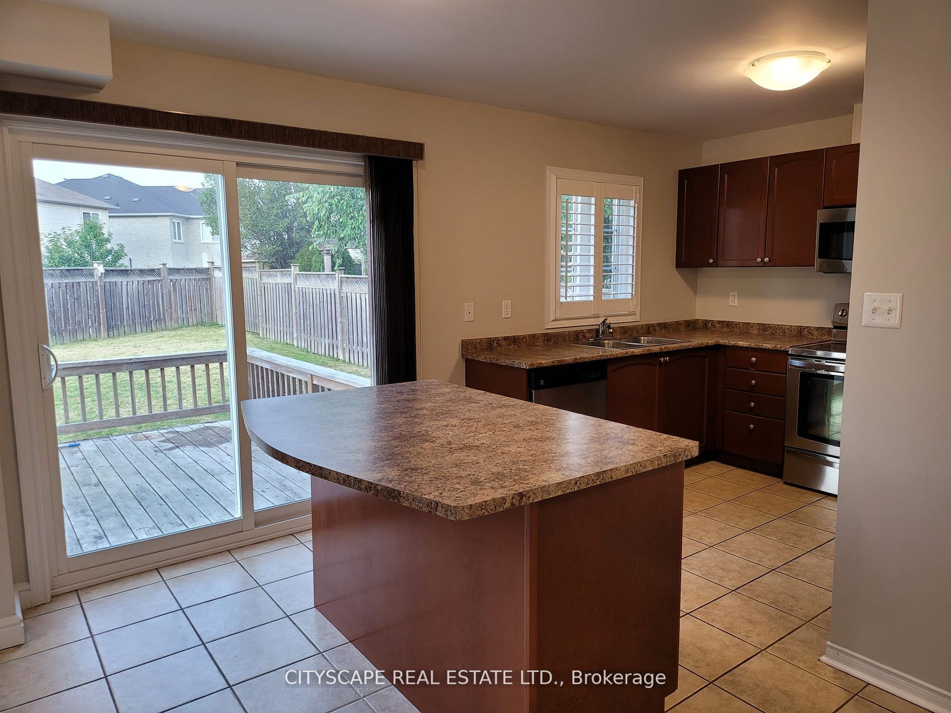 1009 Easterbrook Cres