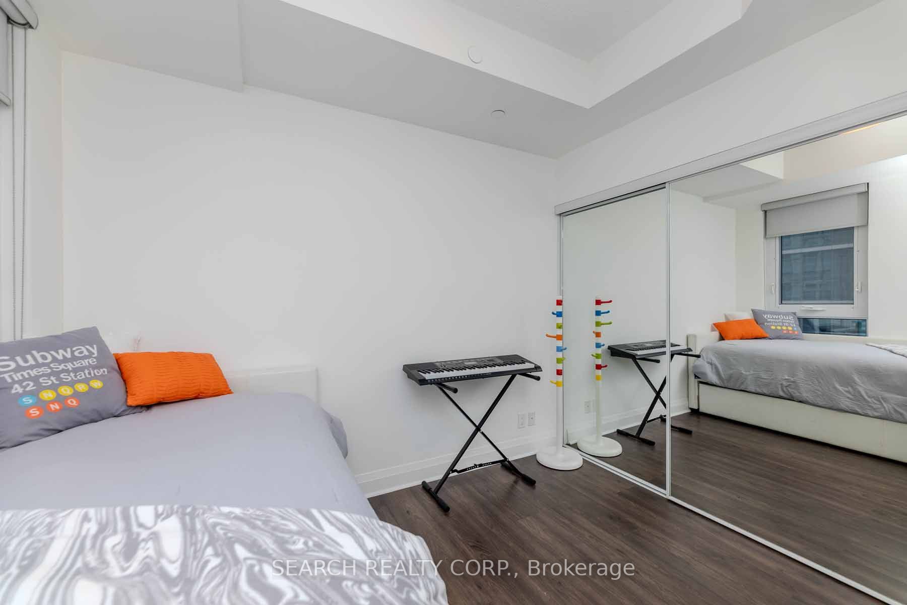 15 Zorra Street, #809