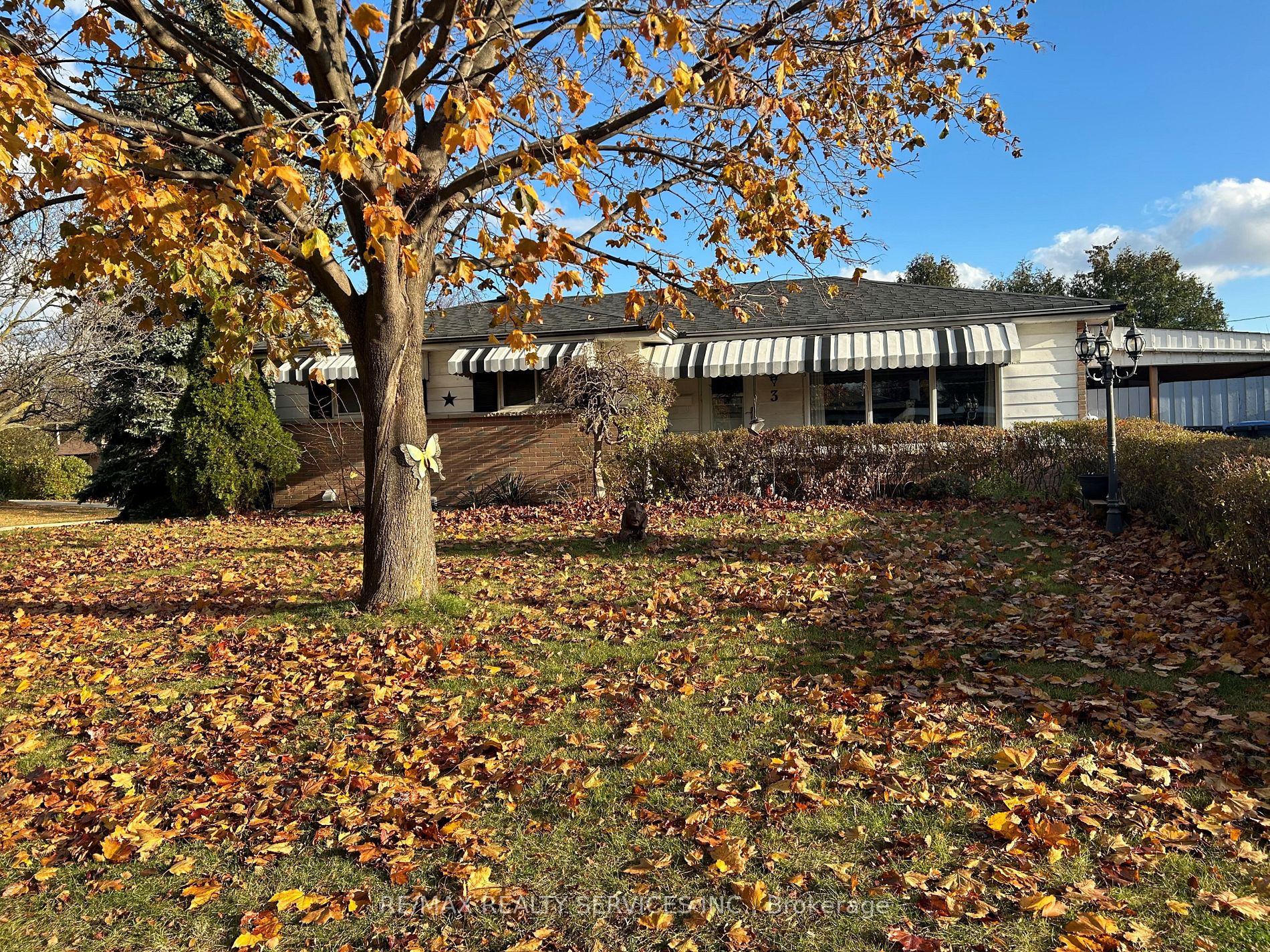 3 Brookdale Cres