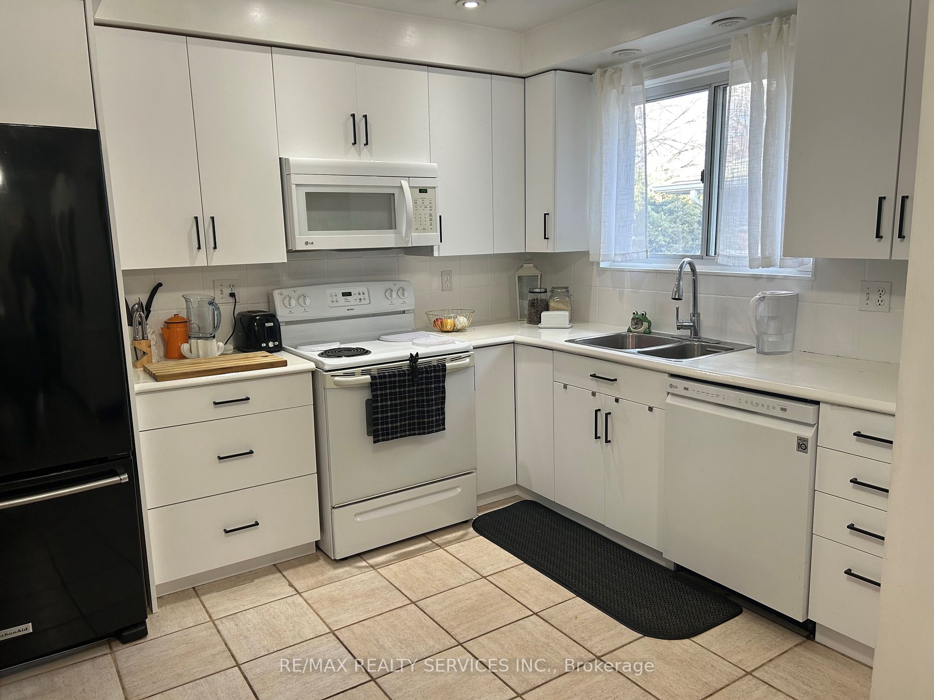 3 Brookdale Cres