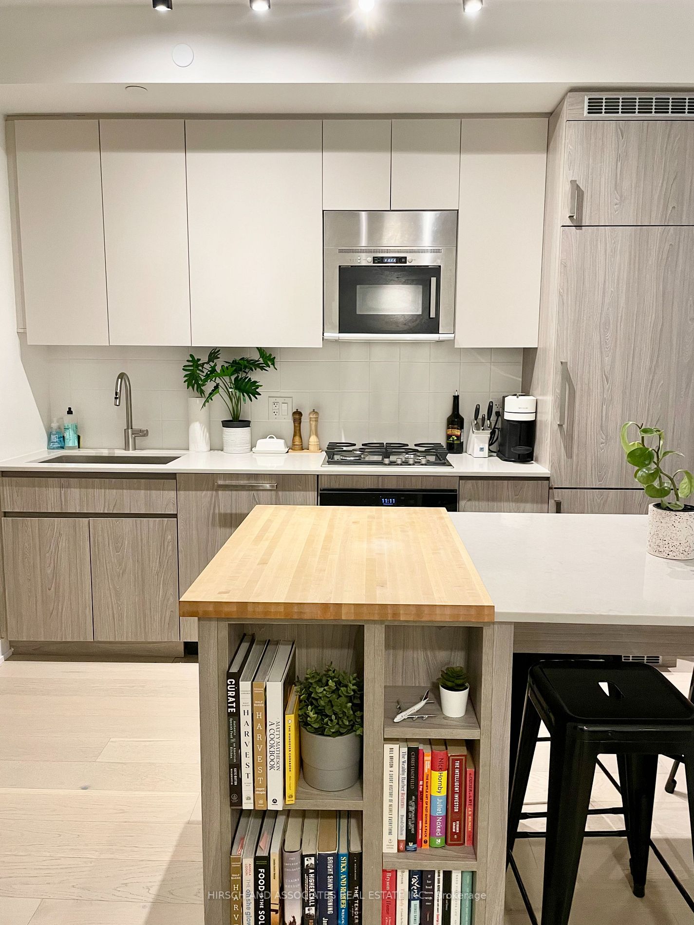 430 Roncesvalles Ave, #202