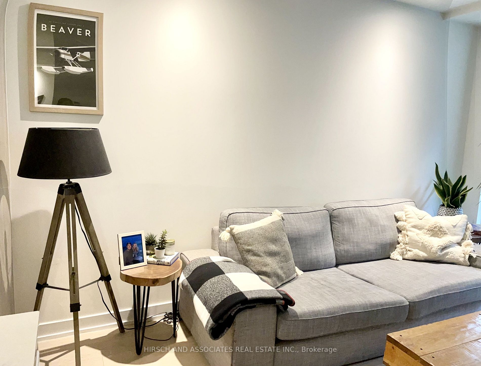 430 Roncesvalles Ave, #202