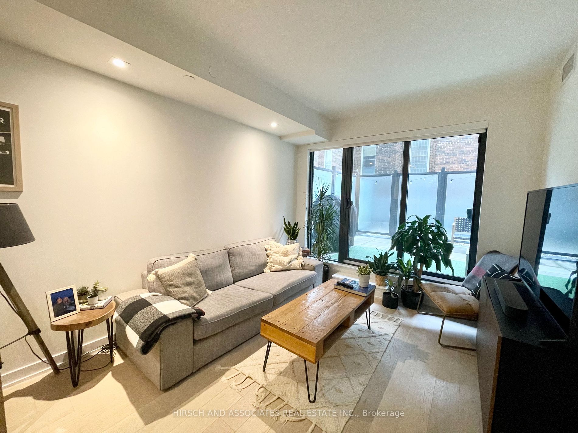 430 Roncesvalles Ave, #202