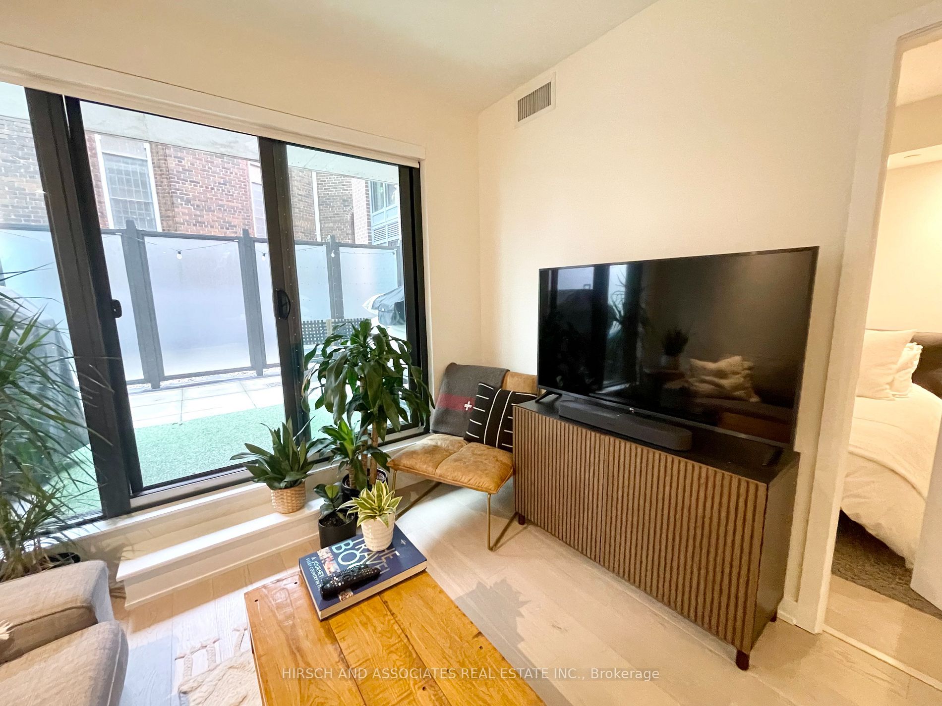 430 Roncesvalles Ave, #202