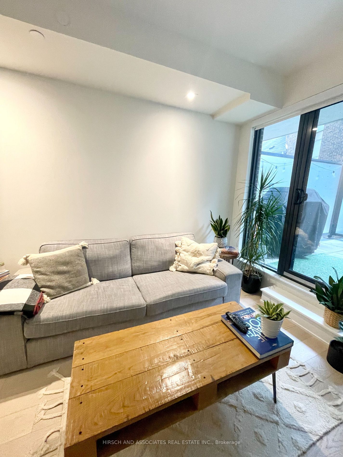 430 Roncesvalles Ave, #202