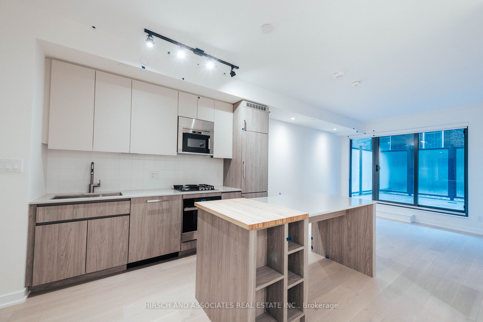 430 Roncesvalles Ave, #202