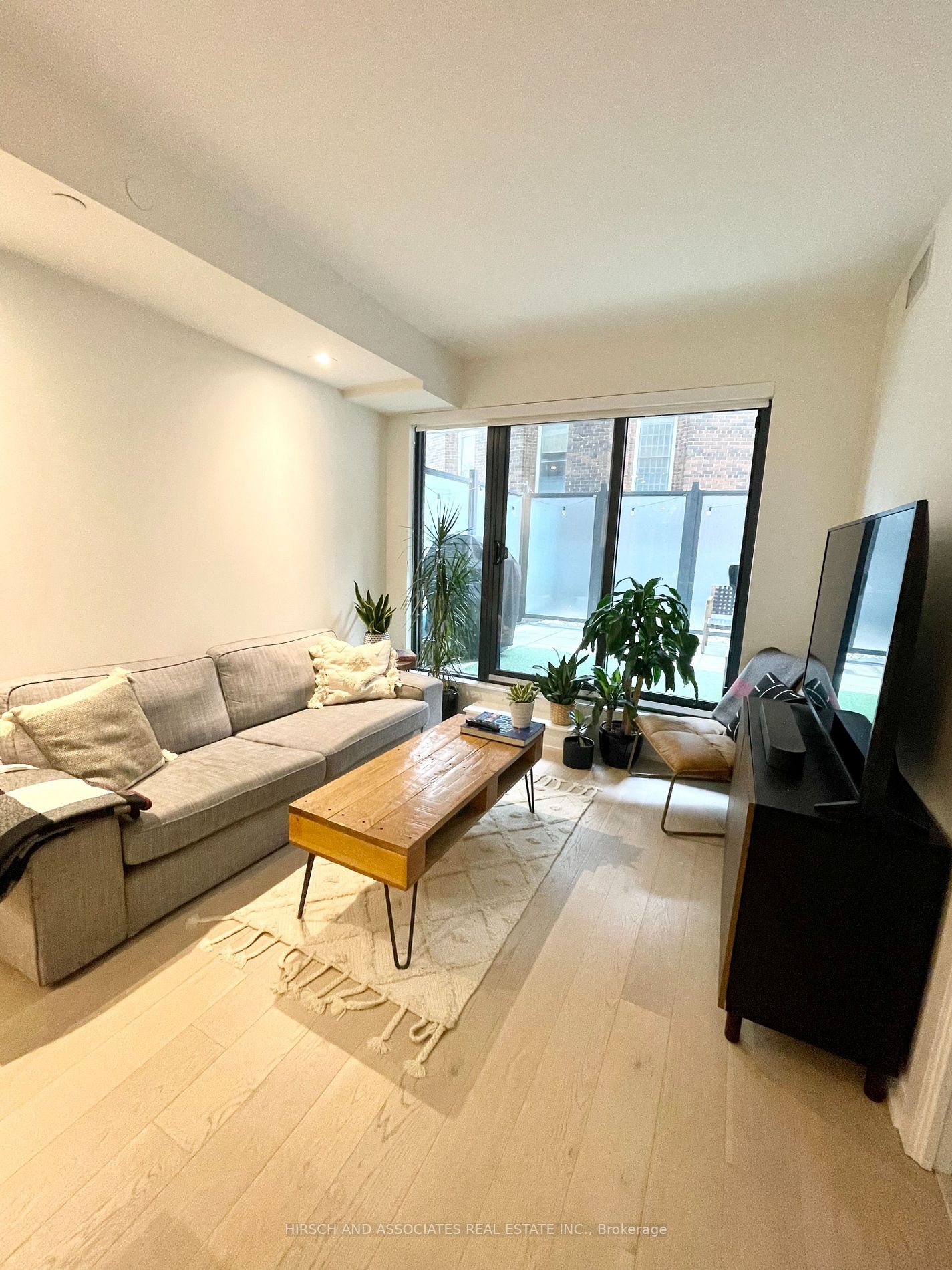 430 Roncesvalles Ave, #202