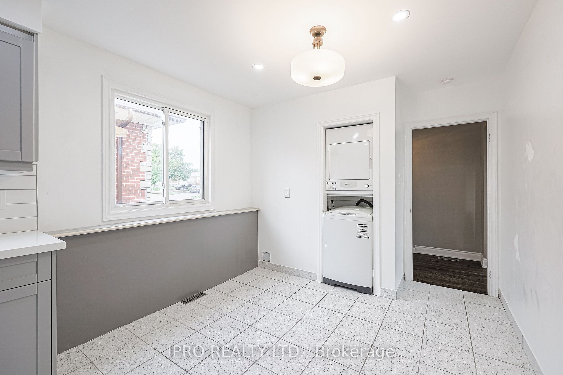 52 Dellbrook Crescent