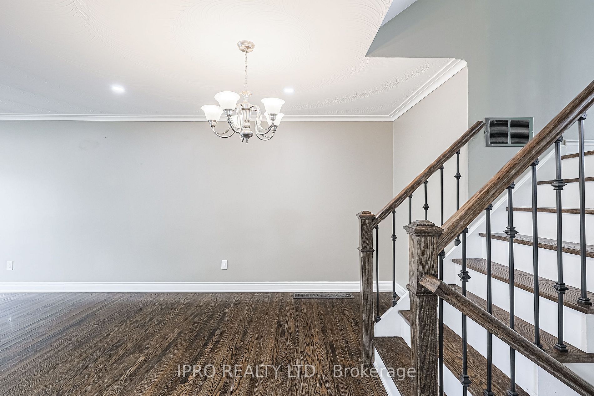 52 Dellbrook Crescent