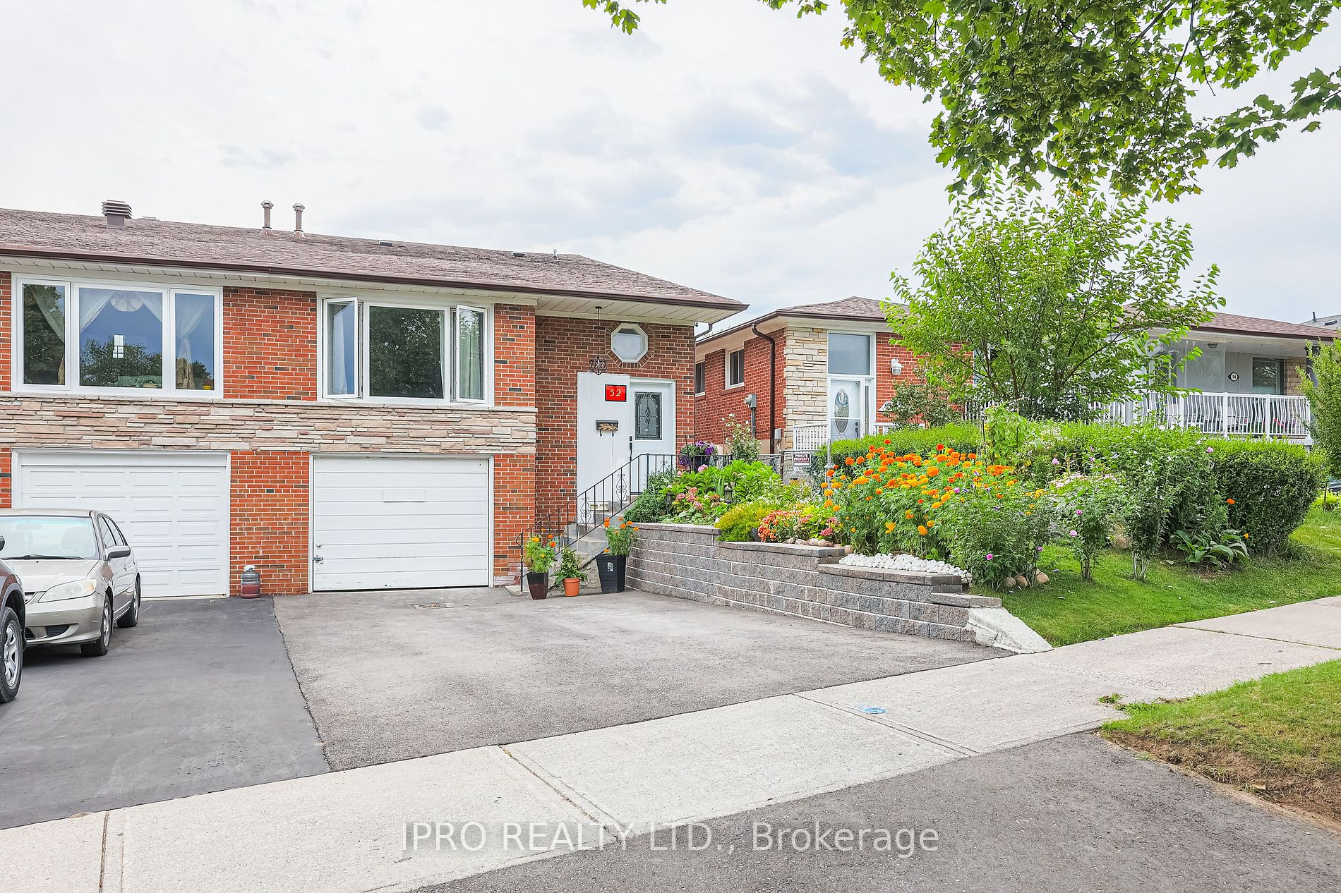 52 Dellbrook Crescent