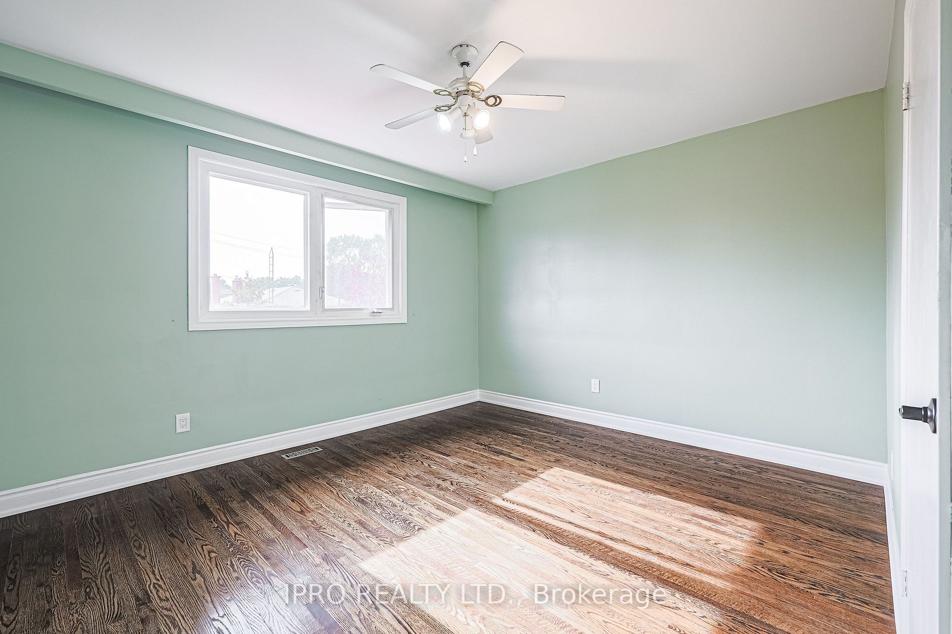 52 Dellbrook Crescent
