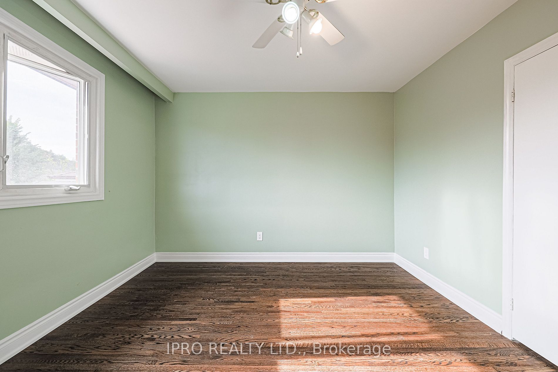 52 Dellbrook Crescent