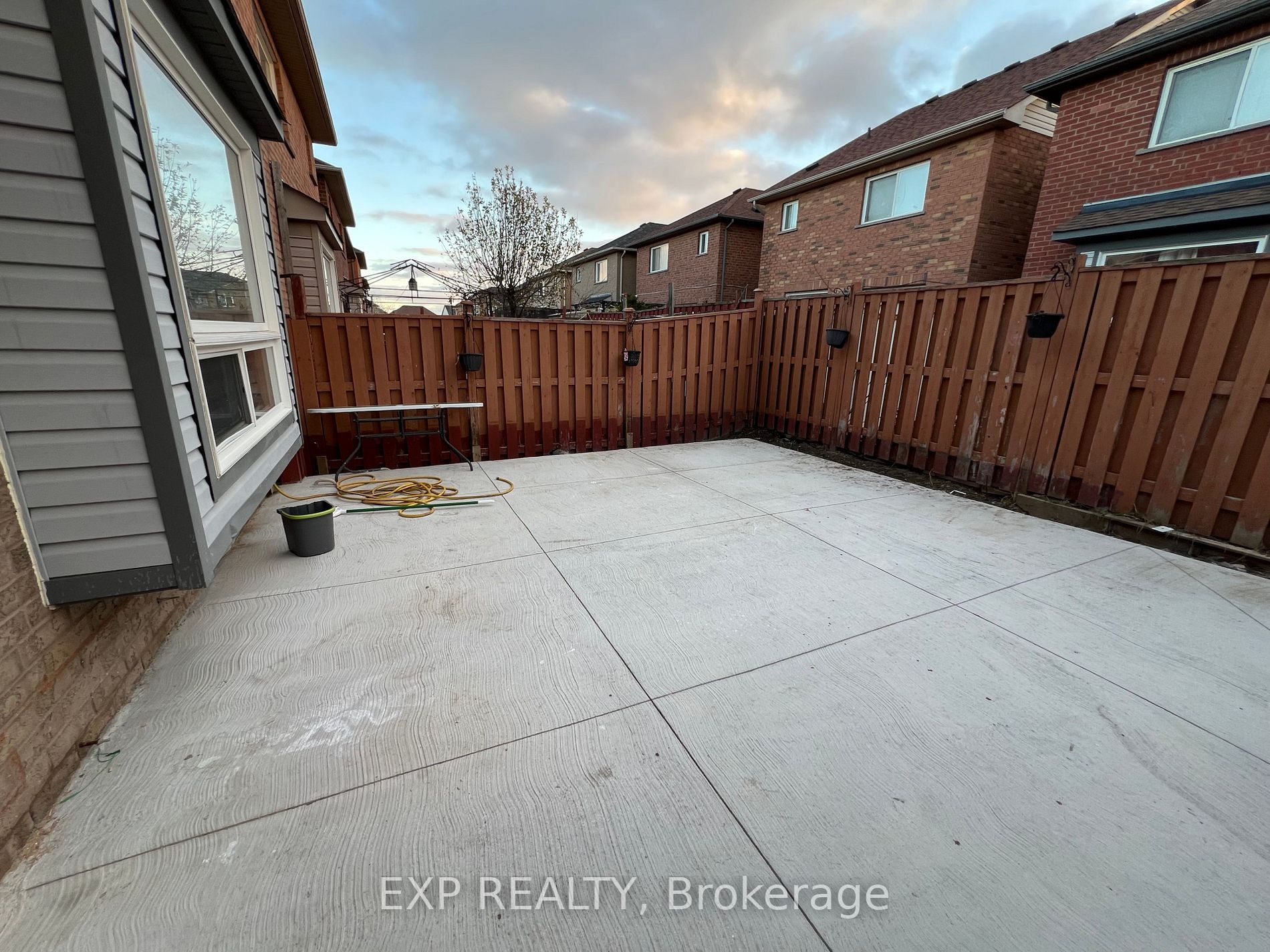 44 Leagate St