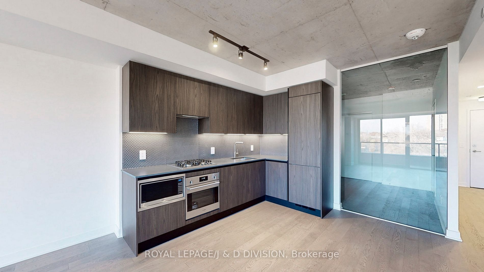 2720 Dundas St W, #322
