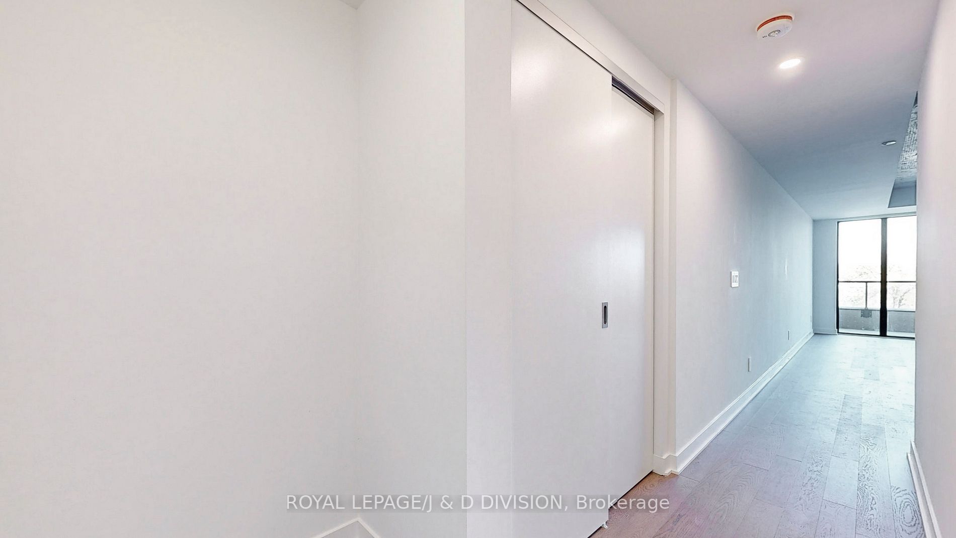 2720 Dundas St W, #322