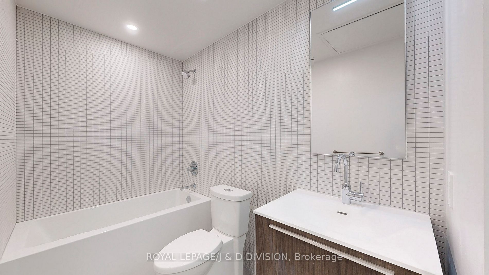 2720 Dundas St W, #322