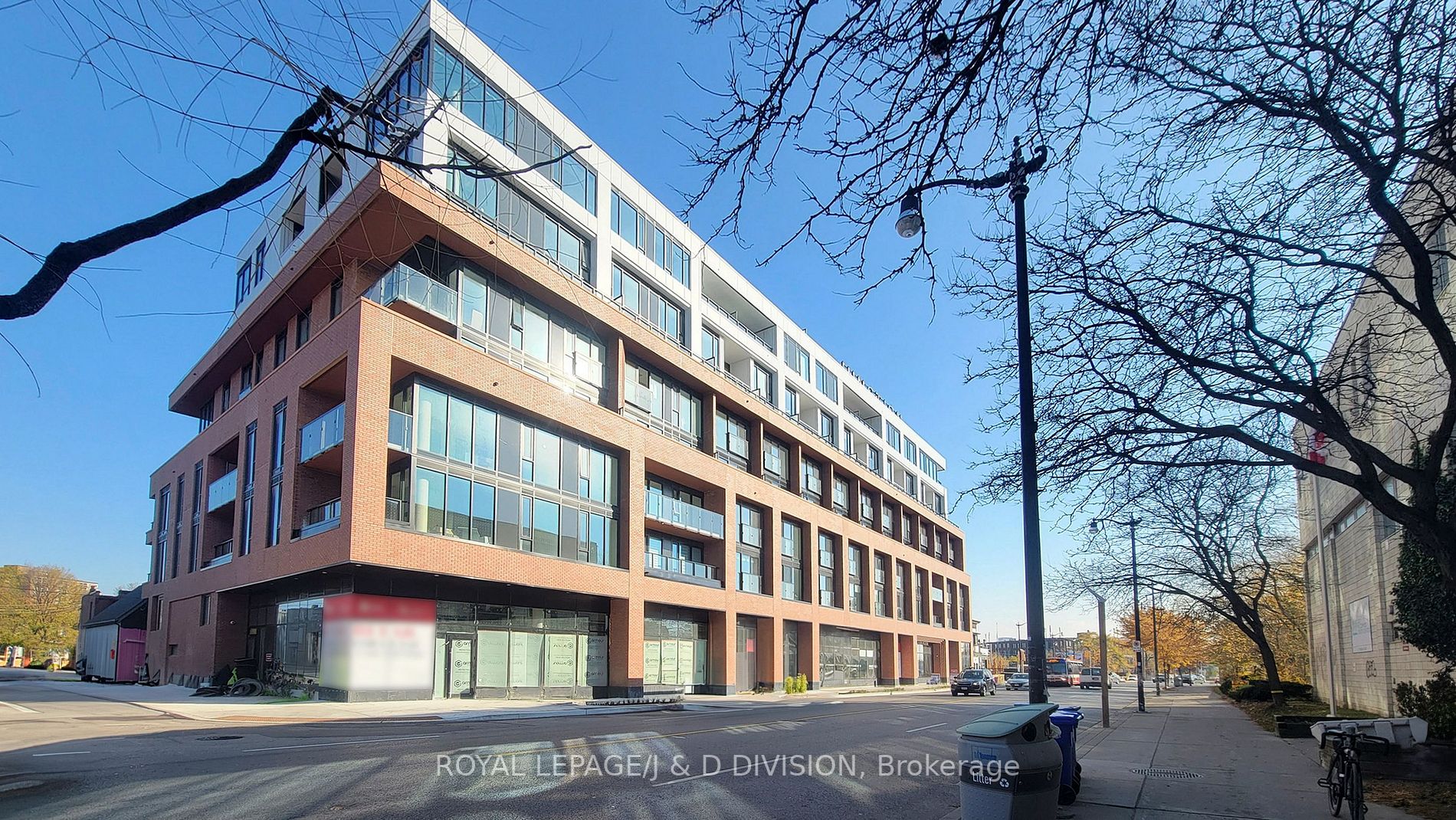 2720 Dundas St W, #322