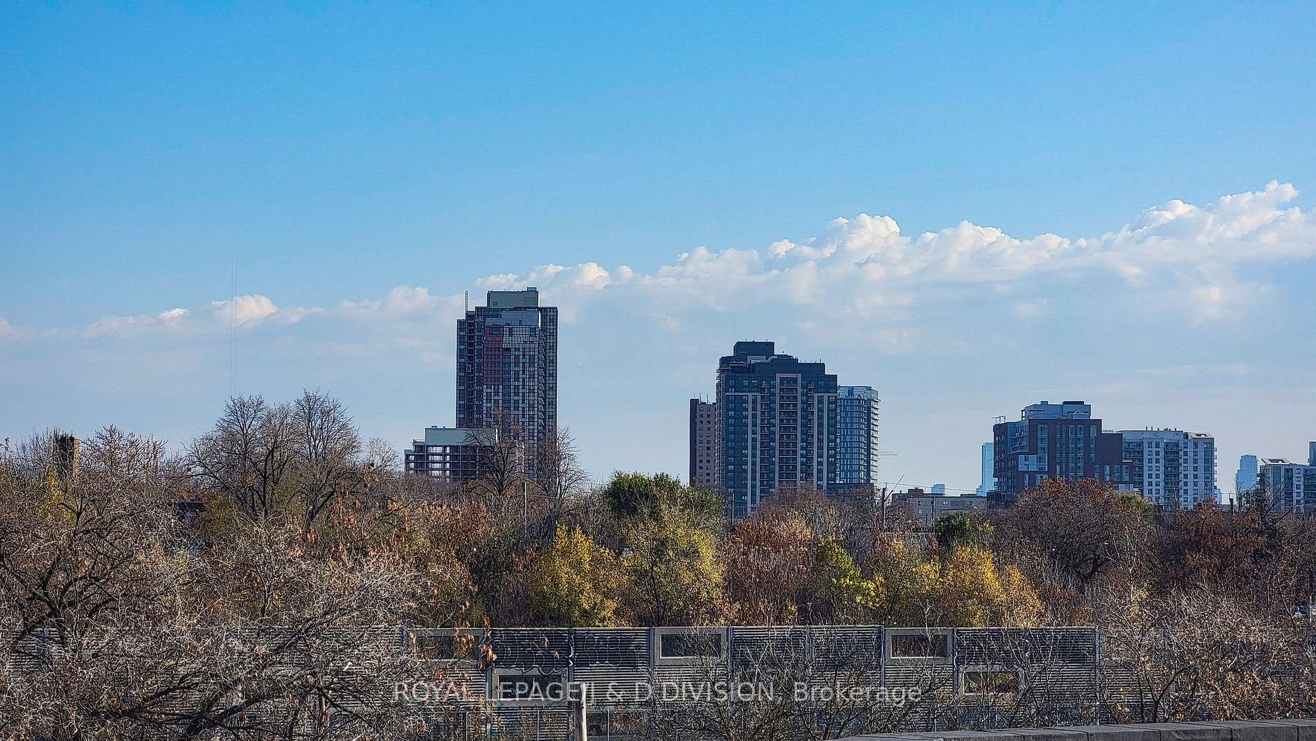 2720 Dundas St W, #322