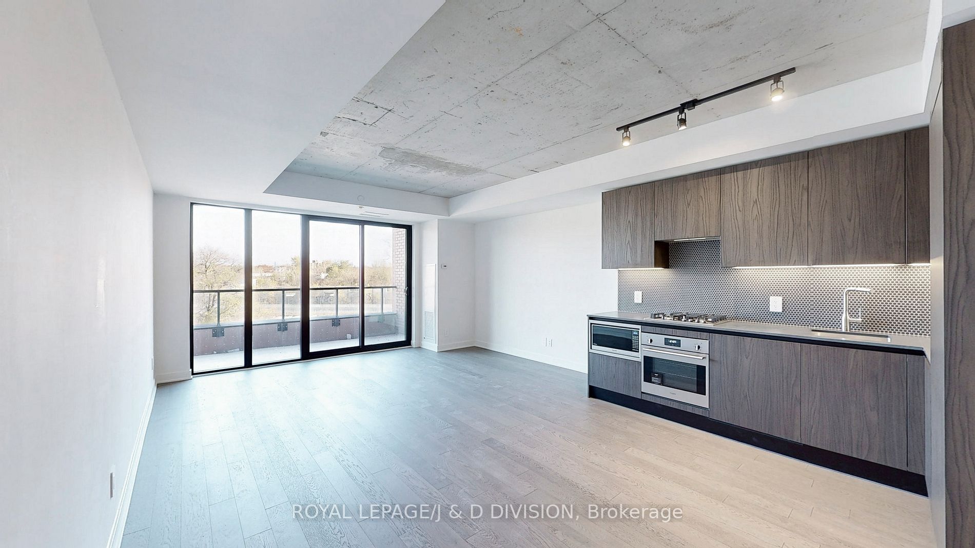2720 Dundas St W, #322