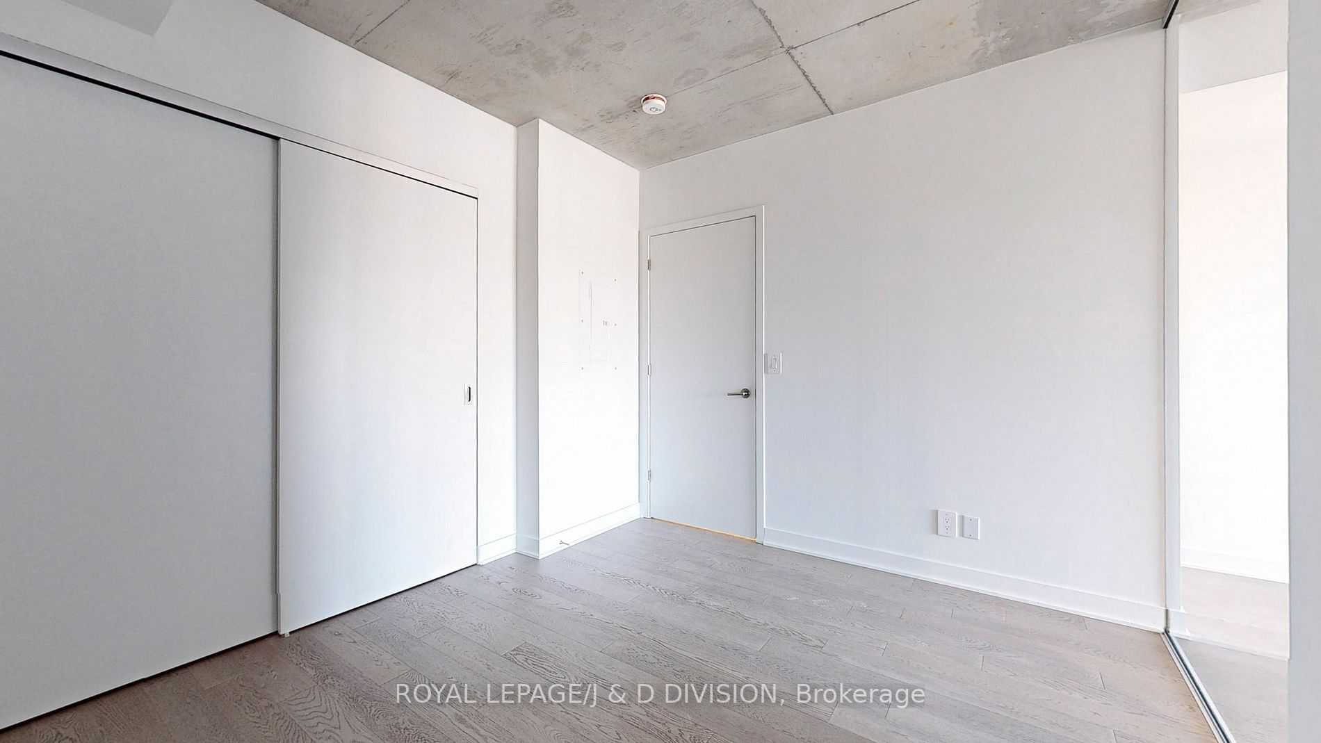2720 Dundas St W, #322