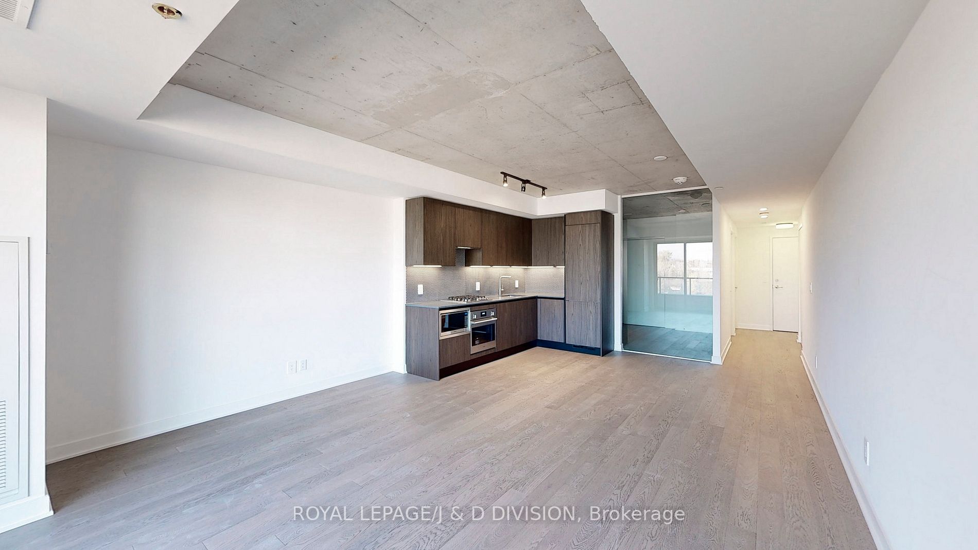 2720 Dundas St W, #322
