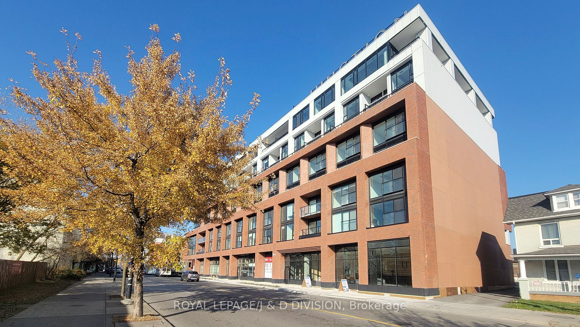 2720 Dundas St W, #322