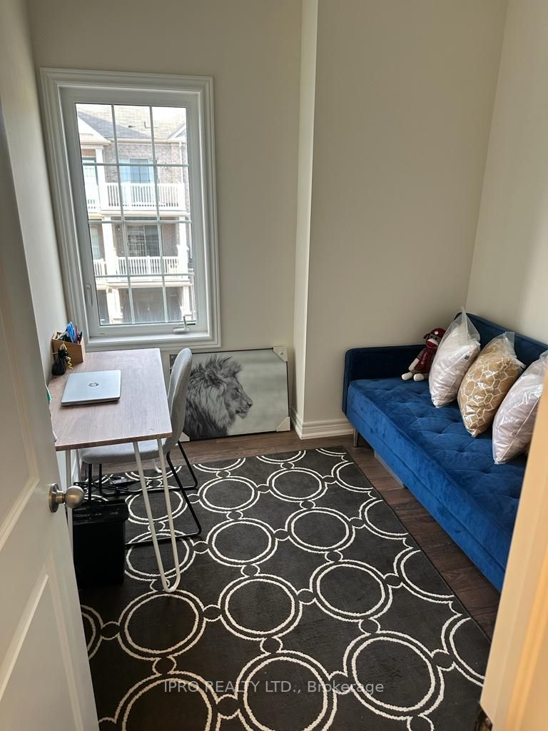 33 Haymarket Dr