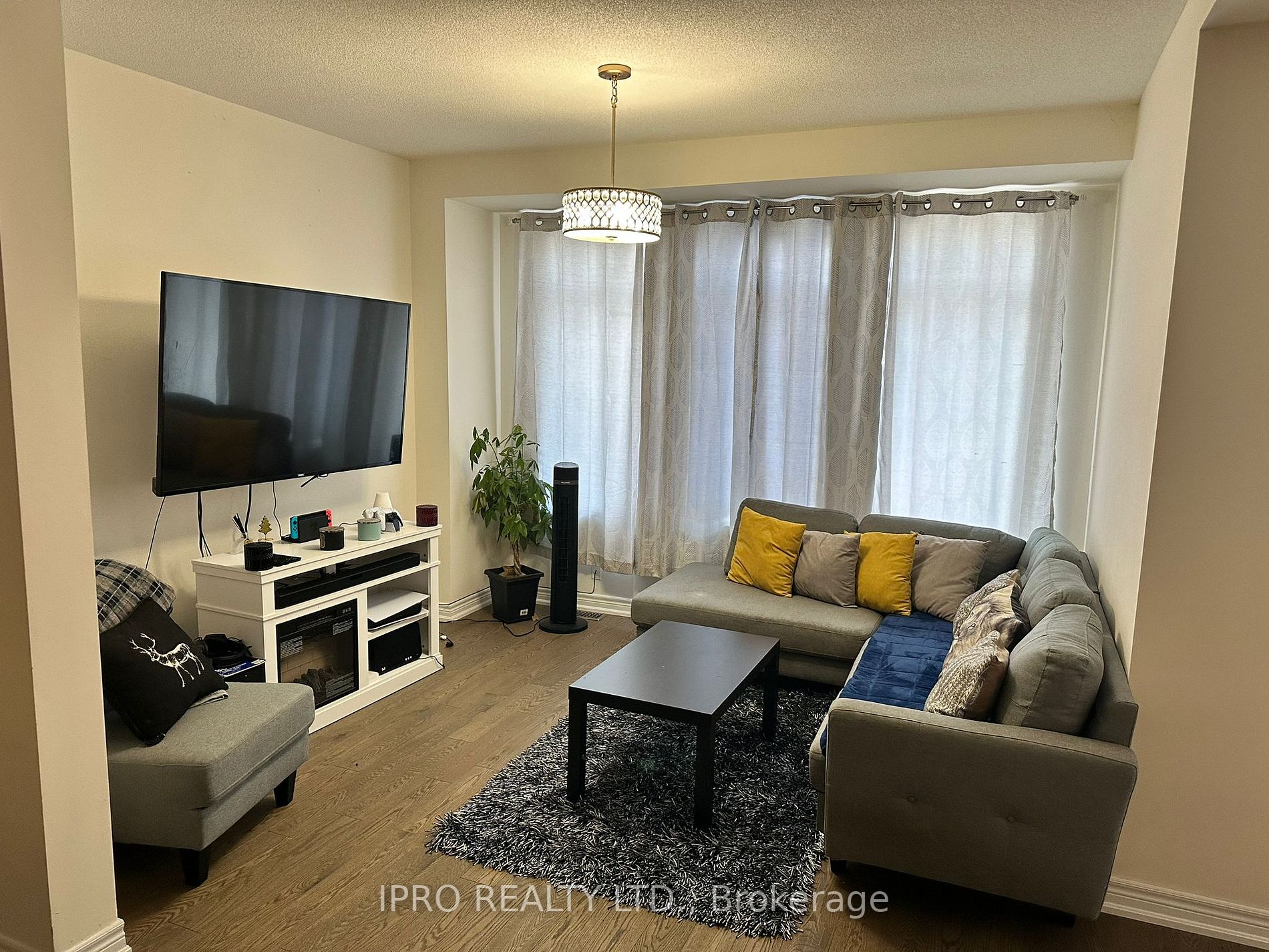 33 Haymarket Dr