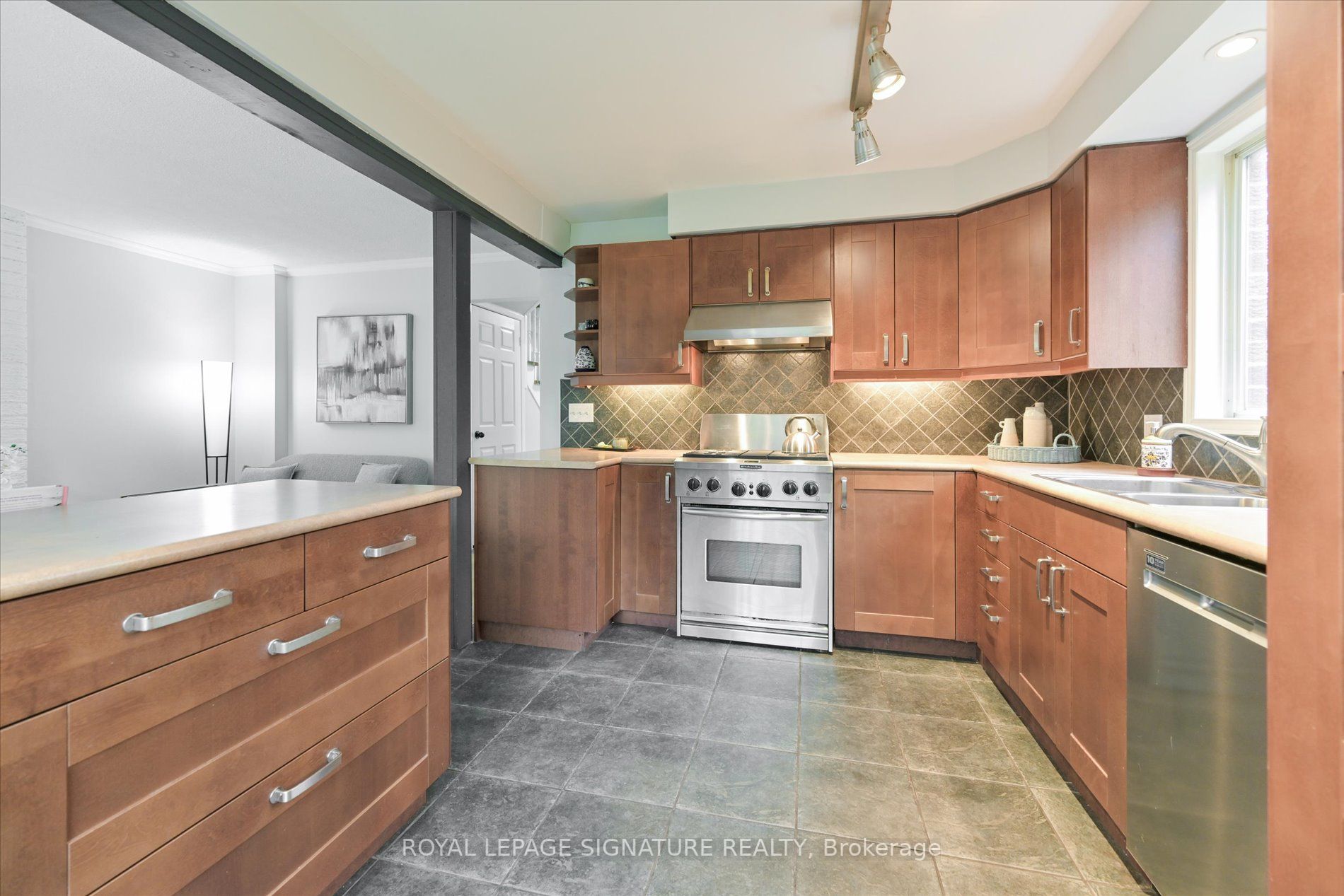 4104 Wheelwright Cres
