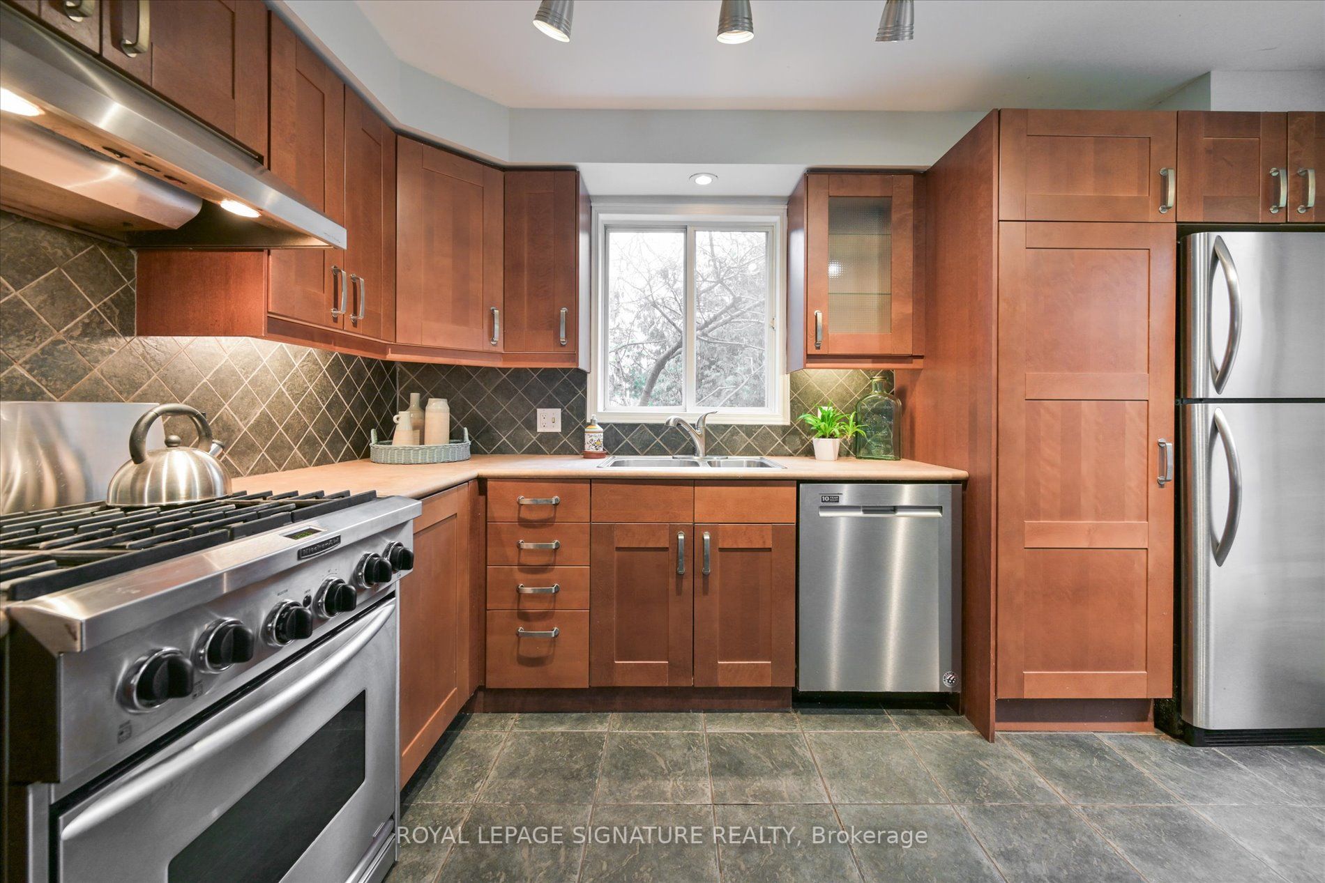 4104 Wheelwright Cres