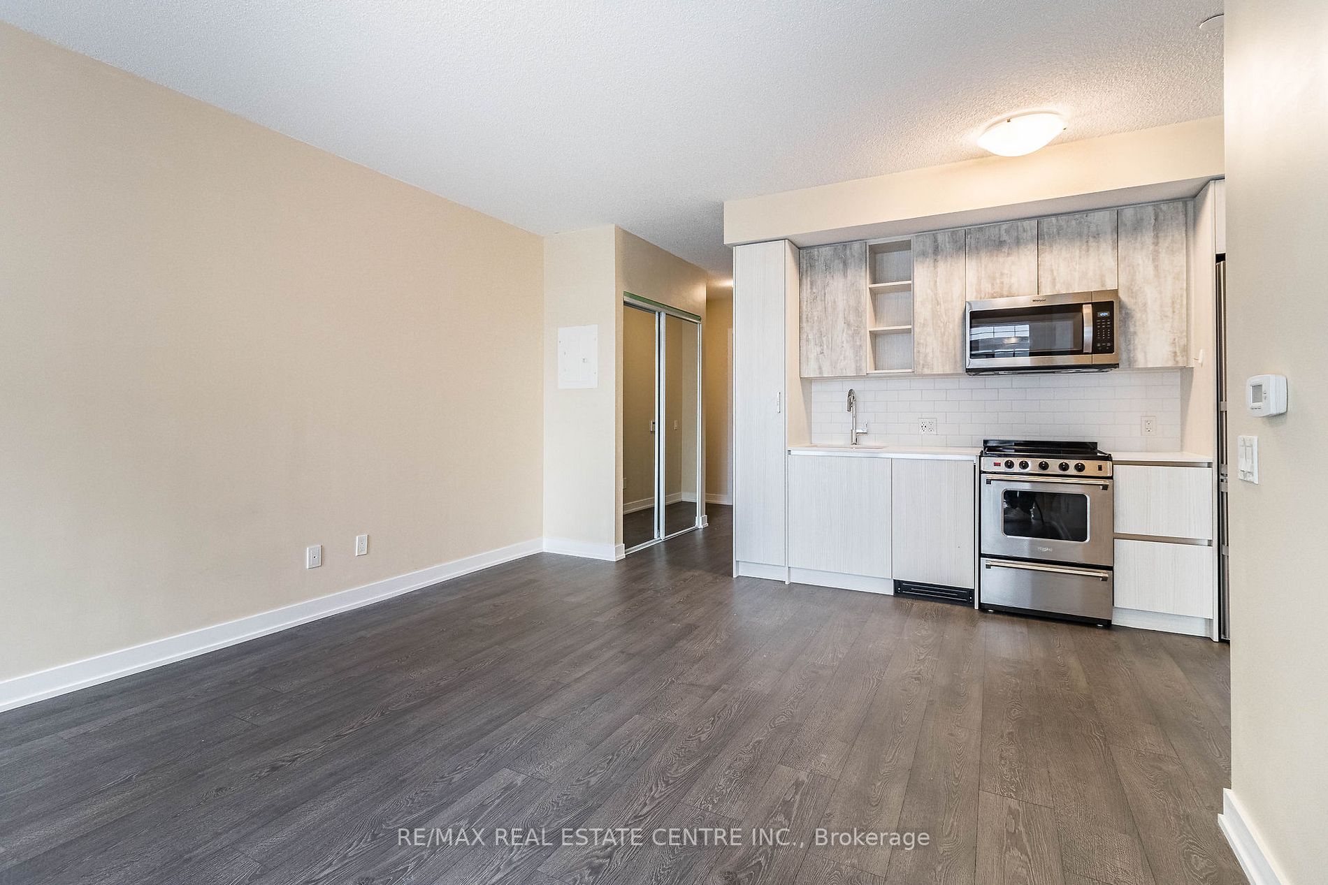 251 Manitoba St, #334
