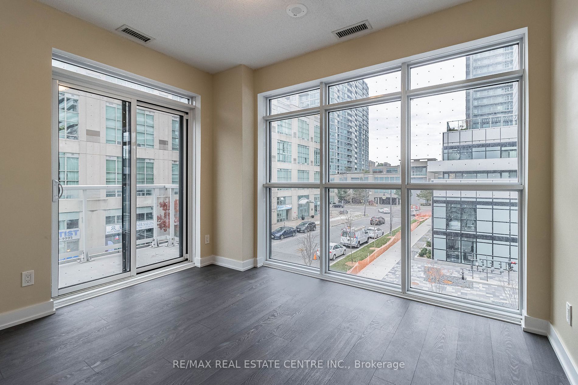 251 Manitoba St, #334