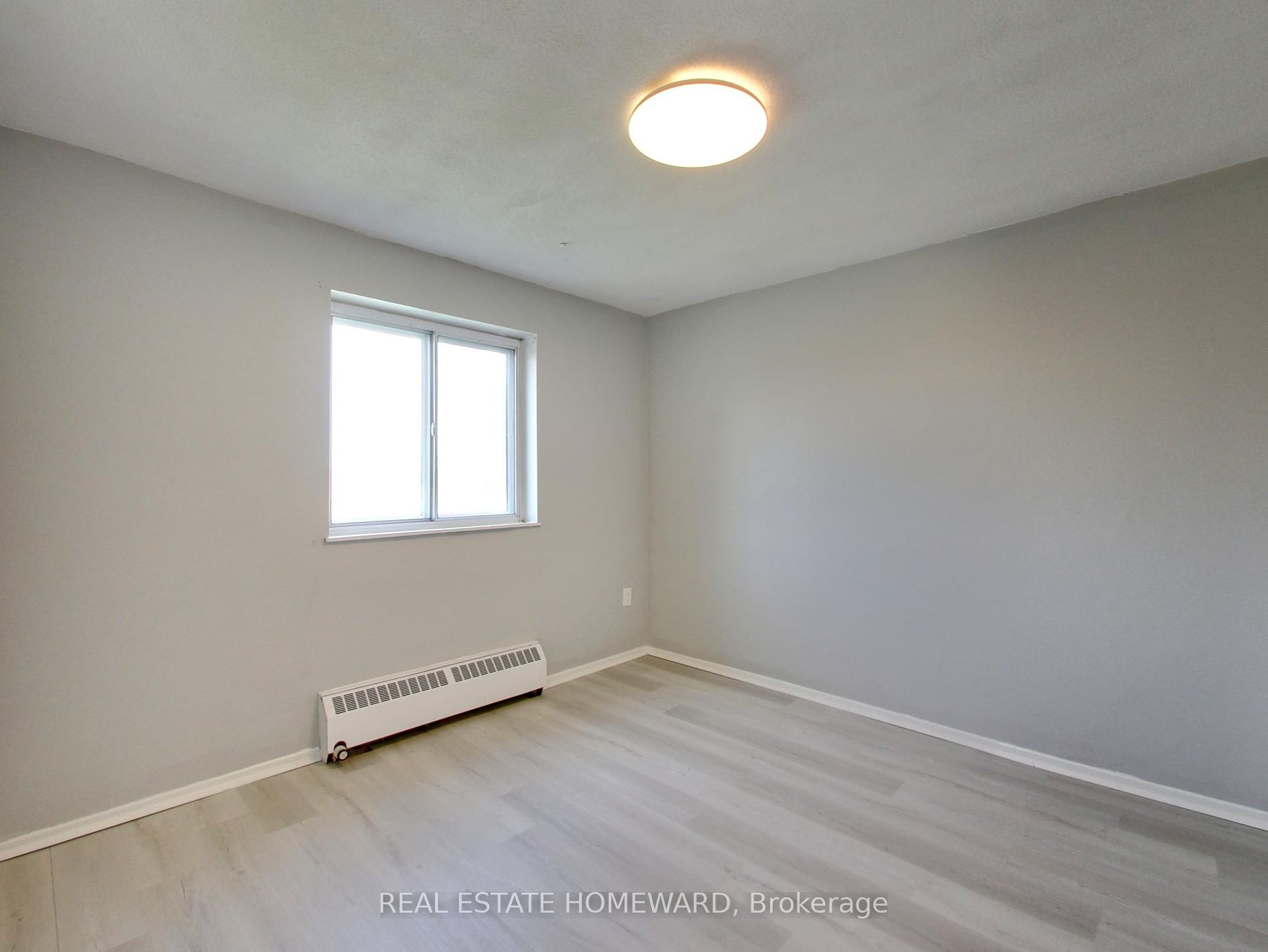 15 Elizabeth St N, #901