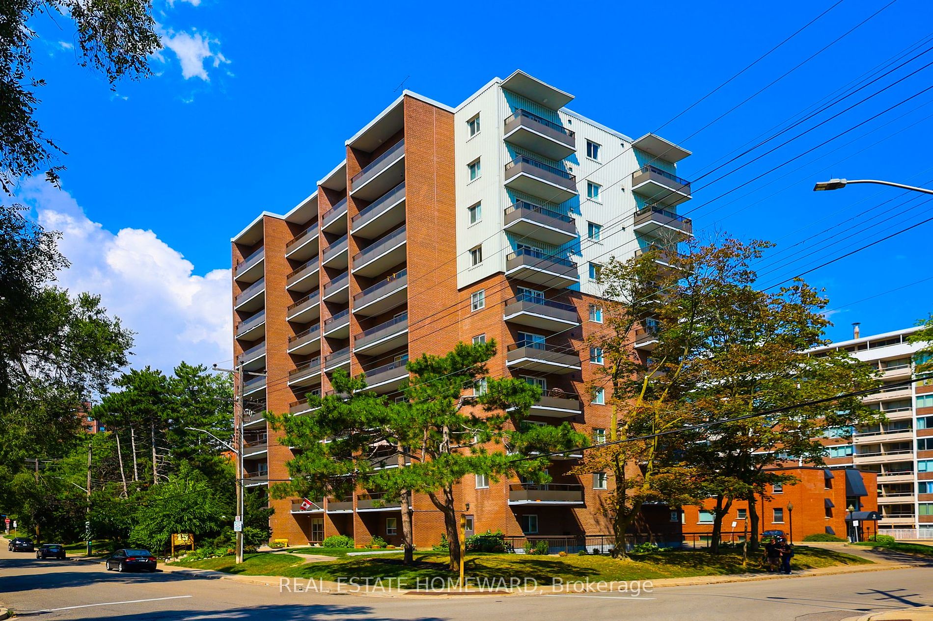 15 Elizabeth St N, #901