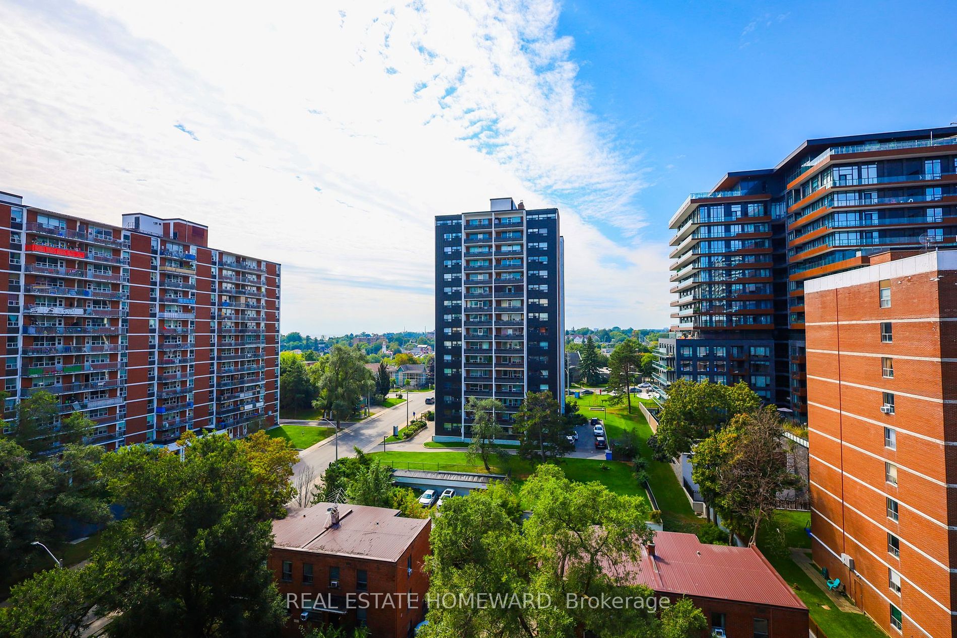 15 Elizabeth St N, #901