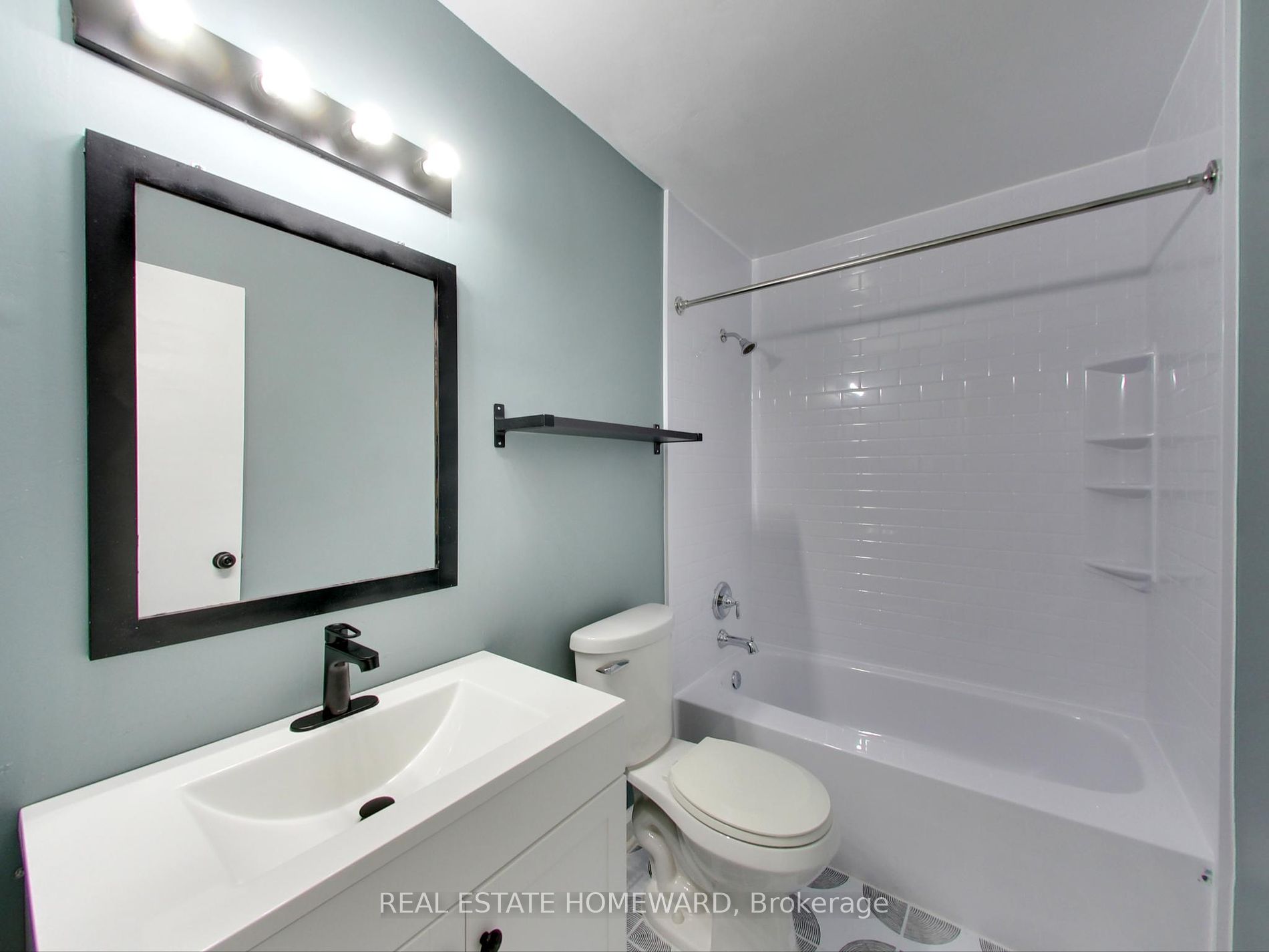 15 Elizabeth St N, #901