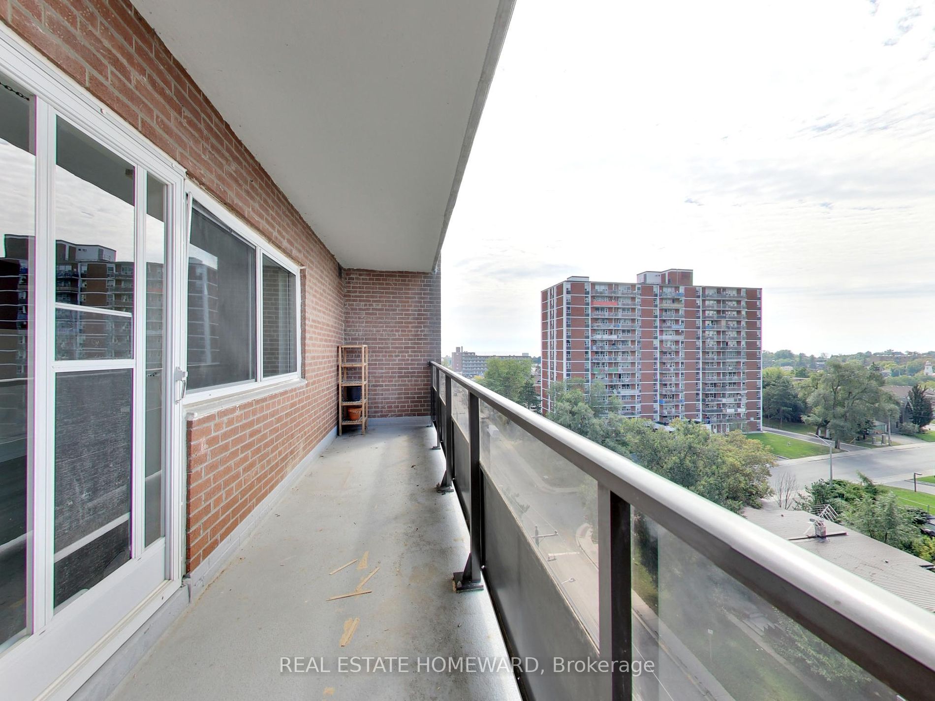 15 Elizabeth St N, #901