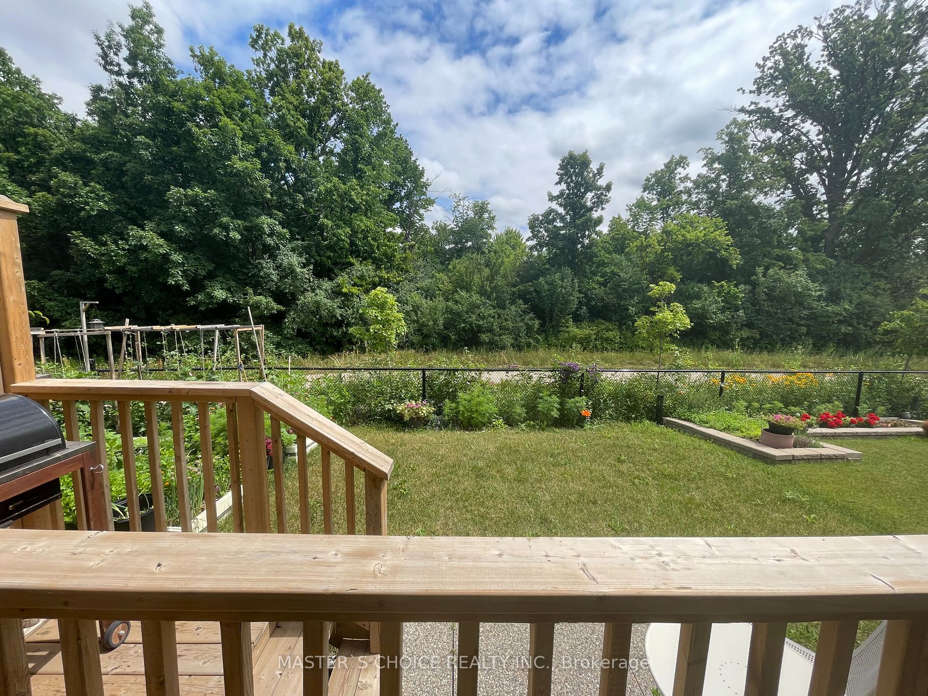 3335 Mockingbird Common