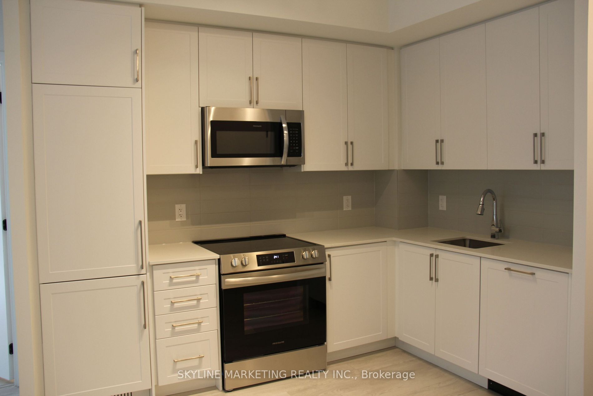 2450 Old Bronte Rd, #403