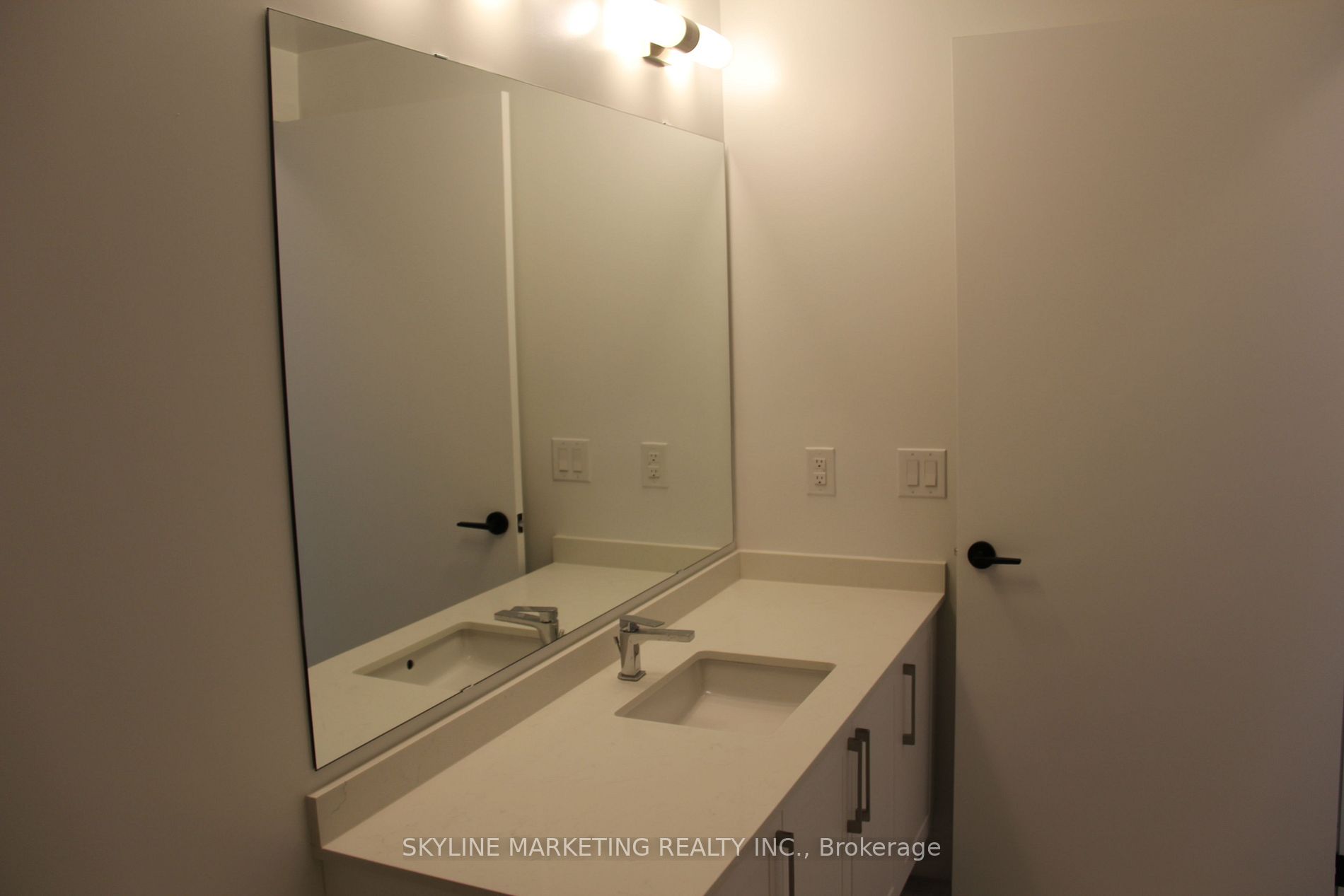 2450 Old Bronte Rd, #403