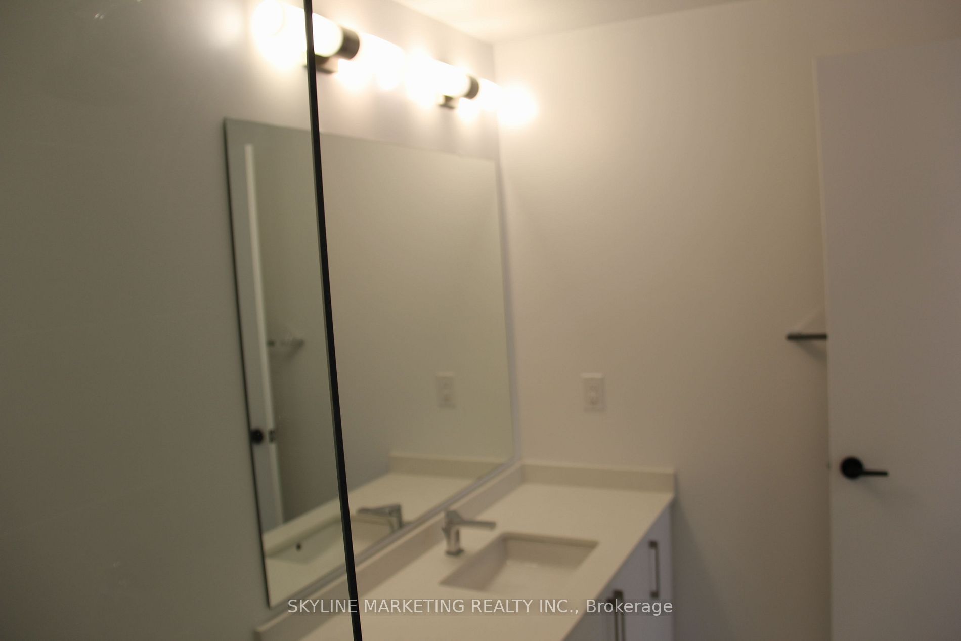 2450 Old Bronte Rd, #403