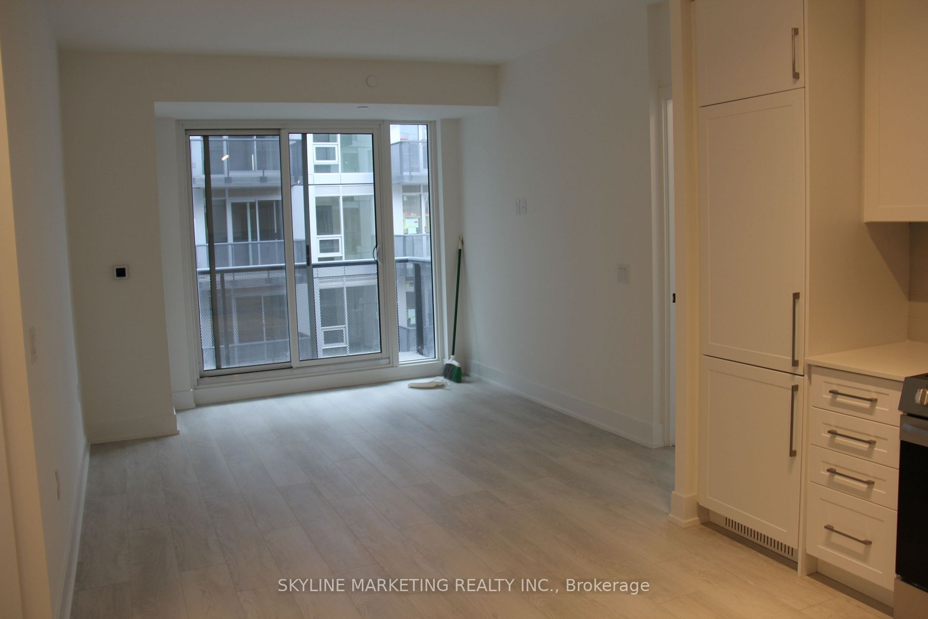 2450 Old Bronte Rd, #403