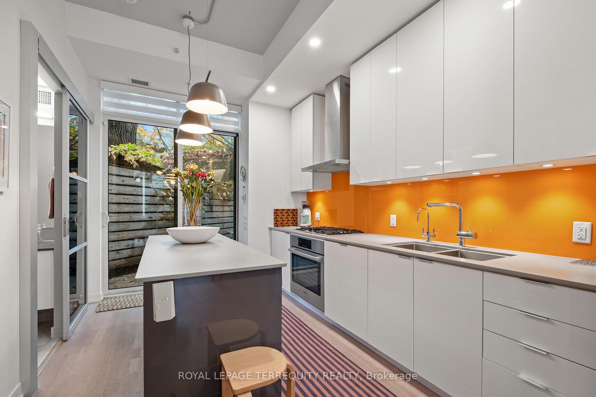 38 Howard Park Ave, #157