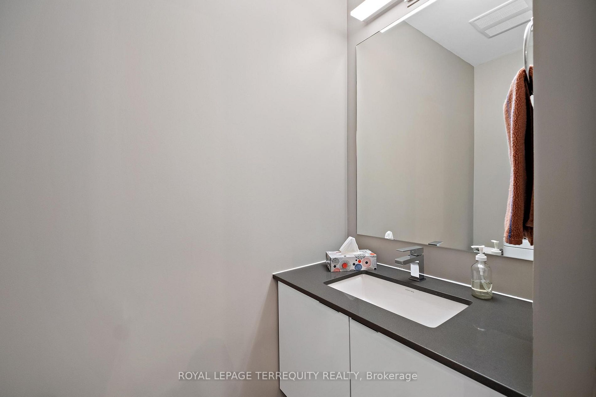 38 Howard Park Ave, #157