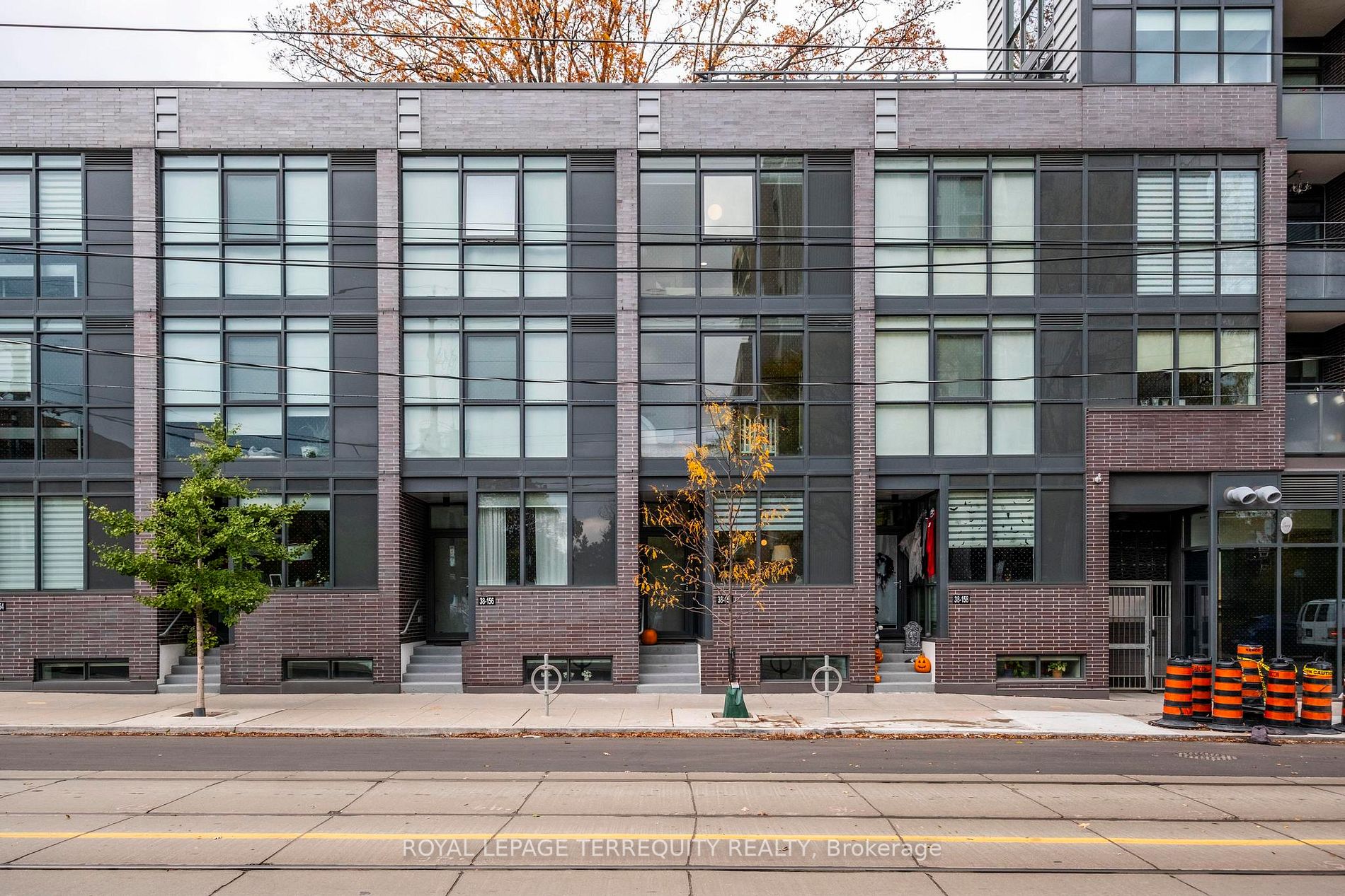 38 Howard Park Ave, #157