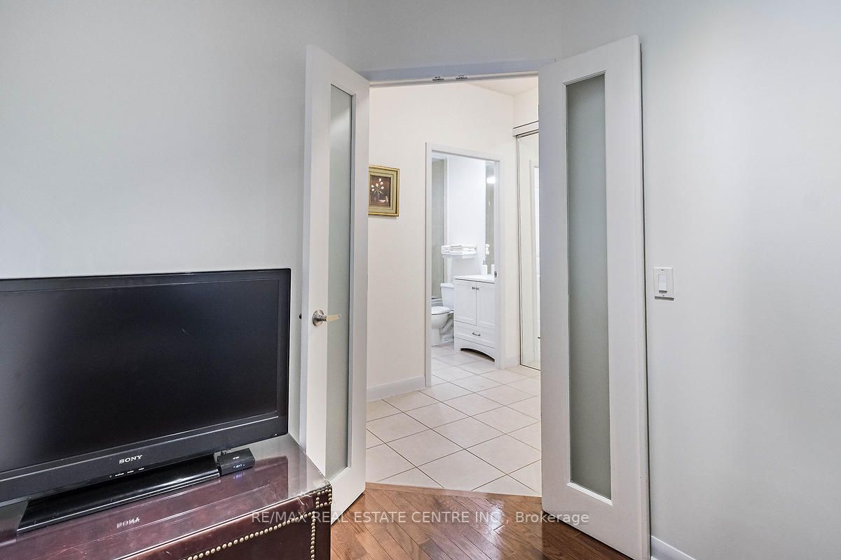 225 Sherway Gardens Road, #206